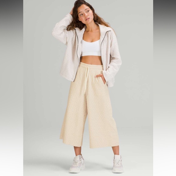 lululemon athletica Pants - Lululemon Athletica Ripped Wide Leg Super Highwaist Crop Pant Women’s 10